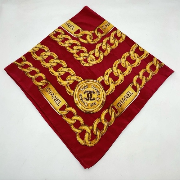 AUTHENTIC CHANEL LARGE GOLD CHAIN PATTERN SCARF - Picture 8 of 10